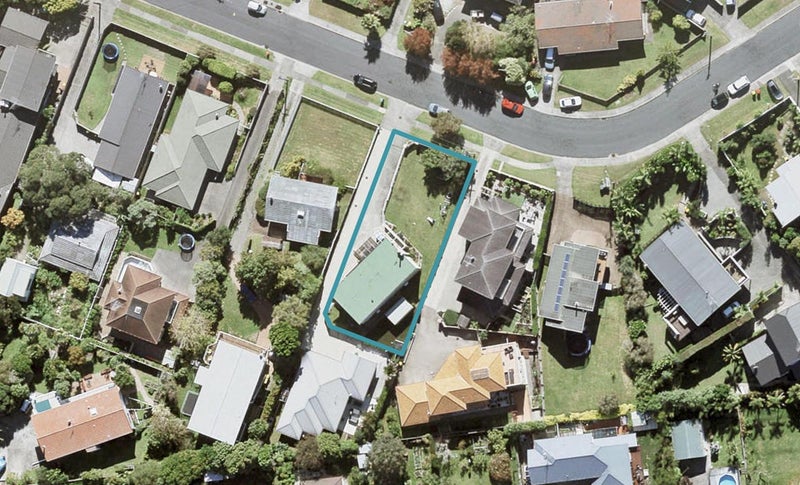 22 Law Street, Torbay, Auckland - Carousel 1