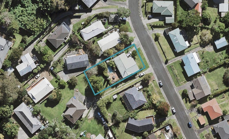 7 Hatherlow Street, Glenfield, Auckland - Carousel 1