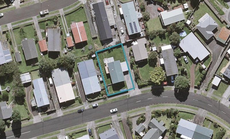 16 Herekawe Drive, Spotswood, New Plymouth - Carousel 1
