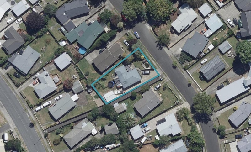 21 Joanna Place, Deanwell, Hamilton - Carousel 1