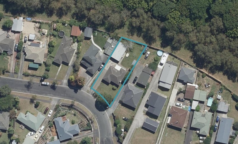 77 Montgomery Crescent, Bader, Hamilton - Carousel 1