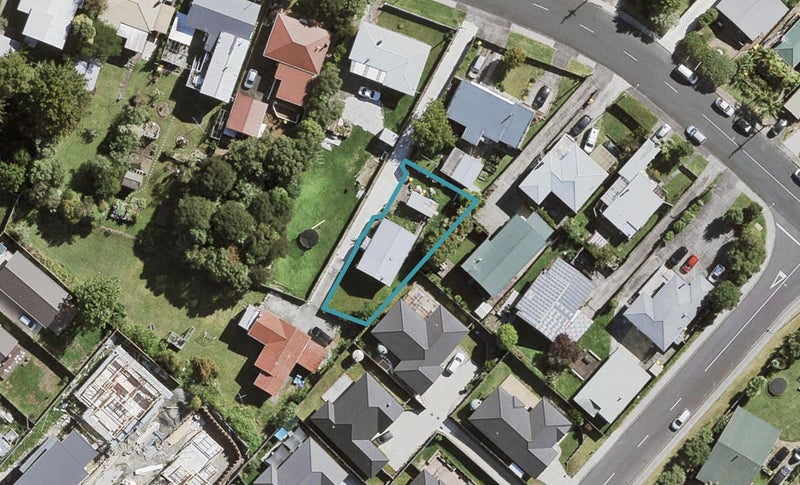 49 Awaroa Road, Sunnyvale, Auckland - Carousel 1