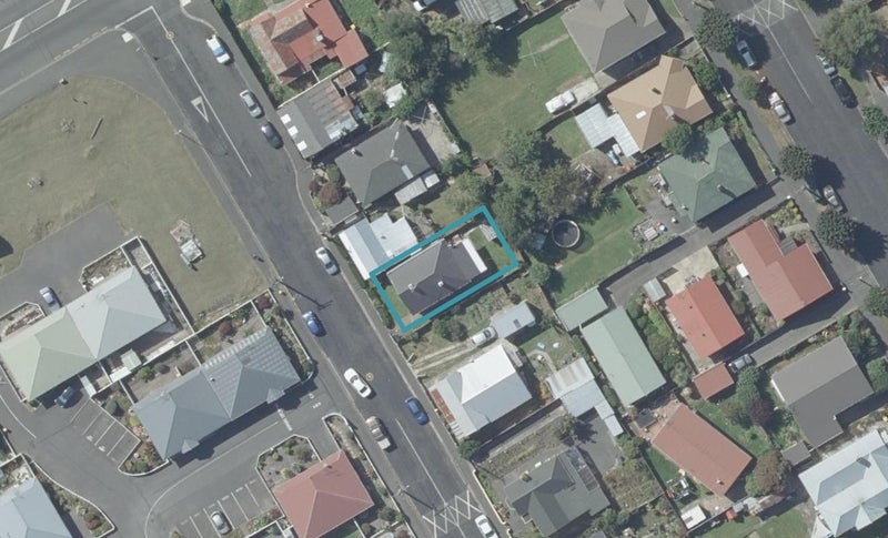 8 Eastbourne Street, Caversham, Dunedin - Carousel 1