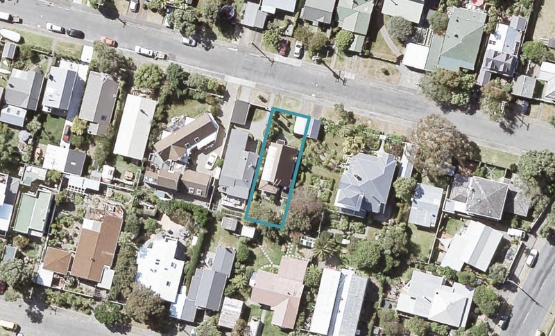 11 Kauri Street, Eastbourne, Lower Hutt - Carousel 1