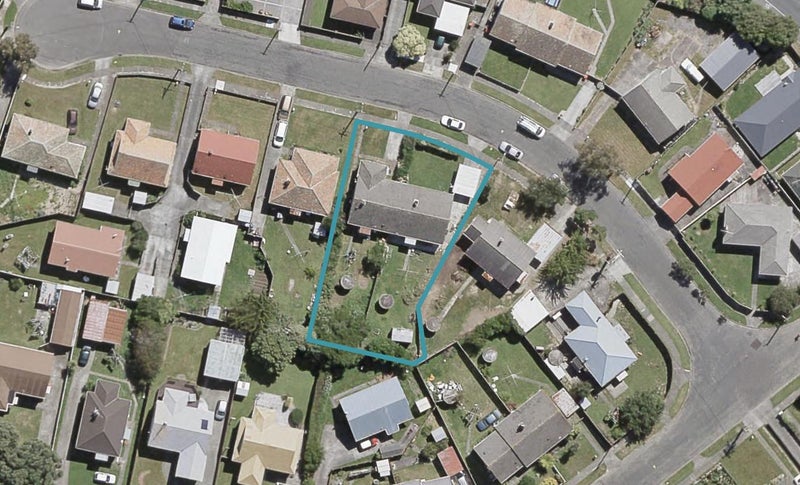 1/3 Avery Grove, Boulcott, Lower Hutt - Carousel 1