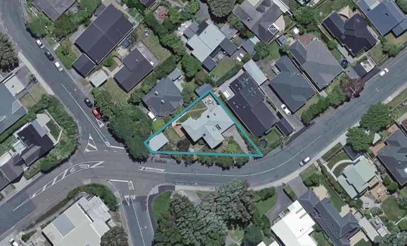 104 Ranui Crescent, Khandallah, Wellington - Carousel 1