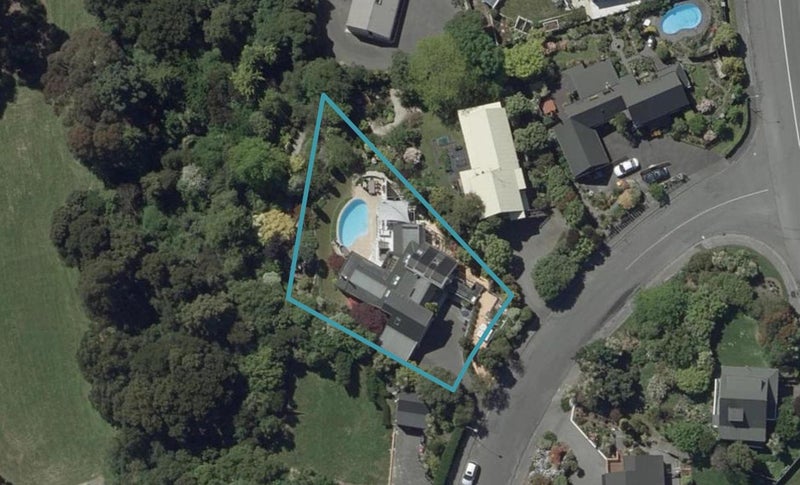 6 Woodside Common, Westmorland, Christchurch - Carousel 1