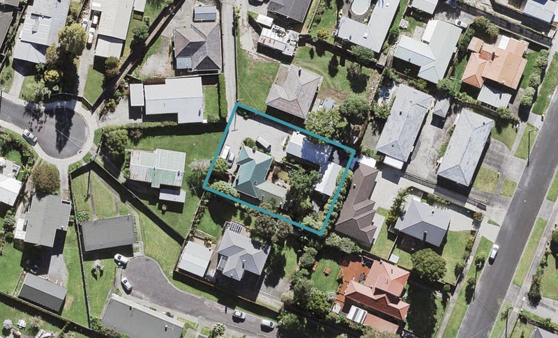 18 Hinekohu Street, New Lynn, Auckland - Carousel 1