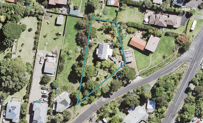 24 Lookout Drive, Laingholm, Auckland - Carousel 1