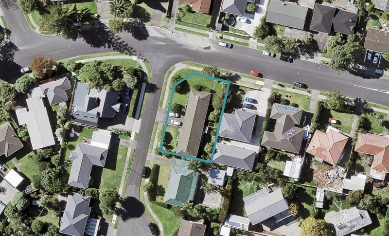 2/2 Yacht Place, Bucklands Beach, Auckland - Carousel 1