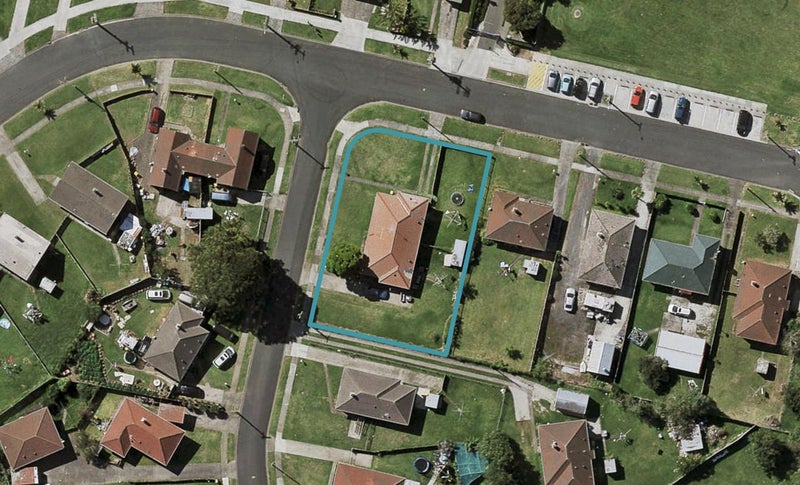 2 Wynton Place, Ōtara, Auckland - Carousel 1