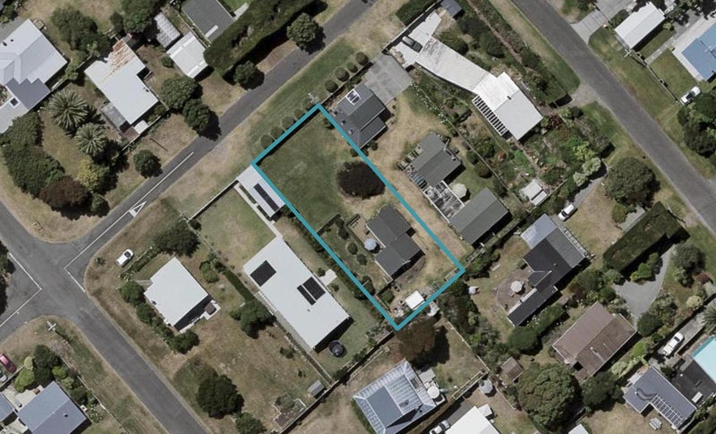 6 Ngapaki Street, Waikanae Beach, Waikanae - Carousel 1