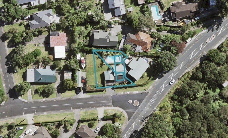 1A Highland Avenue, Titirangi, Auckland - Carousel 1