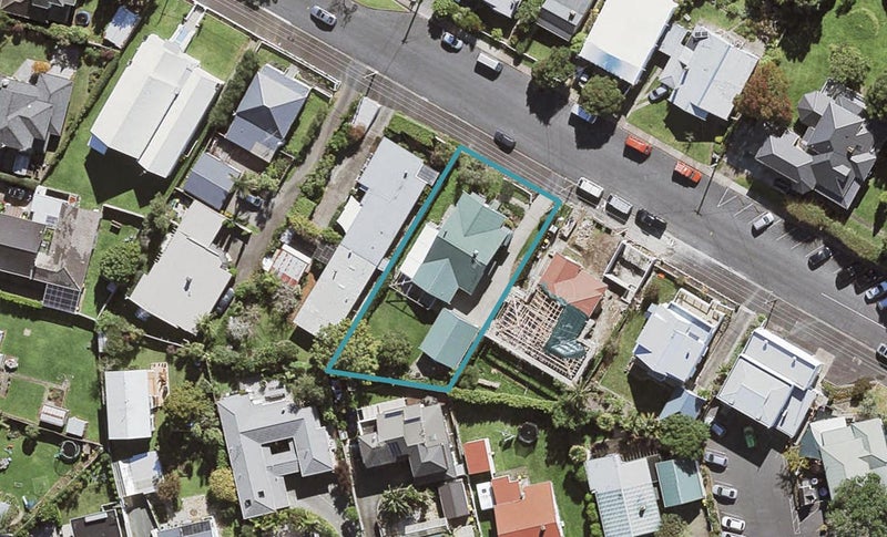 8 Rodney Road, Northcote Point, Auckland - Carousel 1