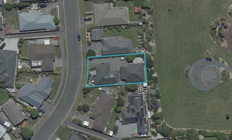 1/12 Giles Place, Shirley, Christchurch - Carousel 1