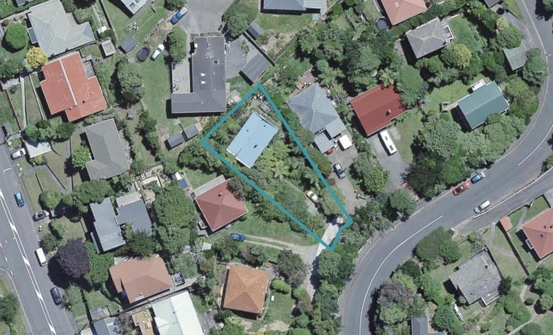 80 Sunshine Avenue, Karori, Wellington - Carousel 1