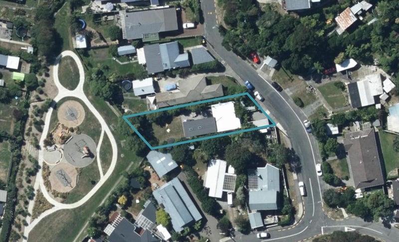 35 Cluny Road, Plimmerton, Porirua - Carousel 1
