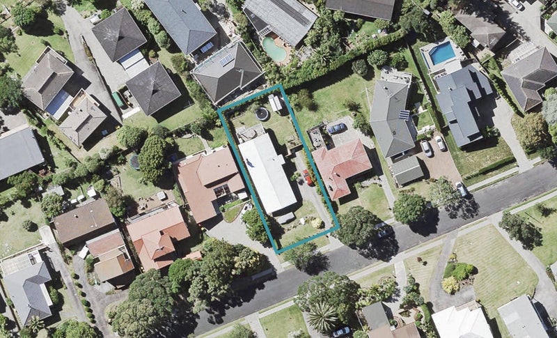 23 Mayfair Crescent, Mairangi Bay, Auckland - Carousel 1