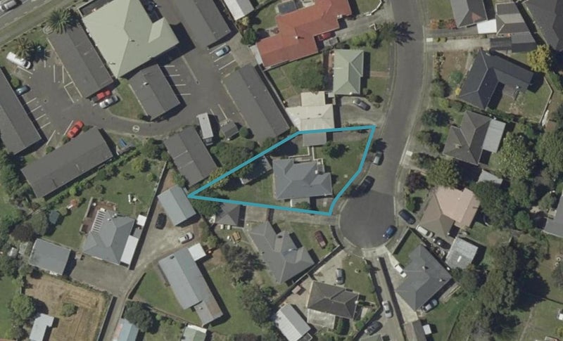 8 Lewis Place, Highbury, Palmerston North - Carousel 1