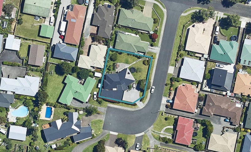 8 Lilac Place, Otumoetai, Tauranga - Carousel 1