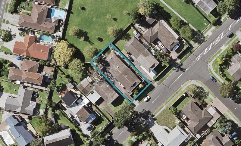 2/21 Fortunes Road, Half Moon Bay, Auckland - Carousel 1
