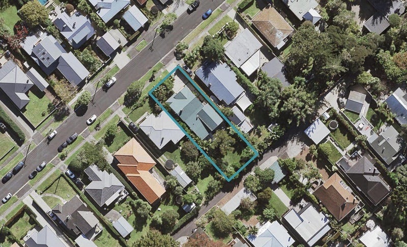 15 Le Roy Terrace, Birkenhead, Auckland - Carousel 1