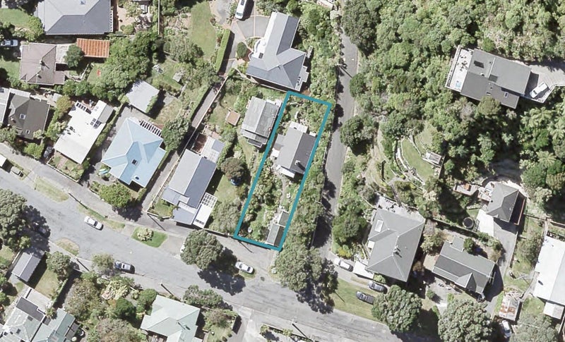11 Totara Street, Eastbourne, Lower Hutt - Carousel 1