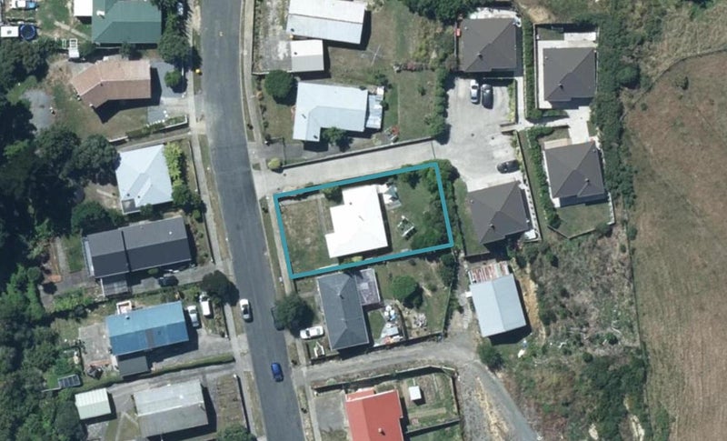 76 Waihora Crescent, Waitangirua, Porirua - Carousel 1