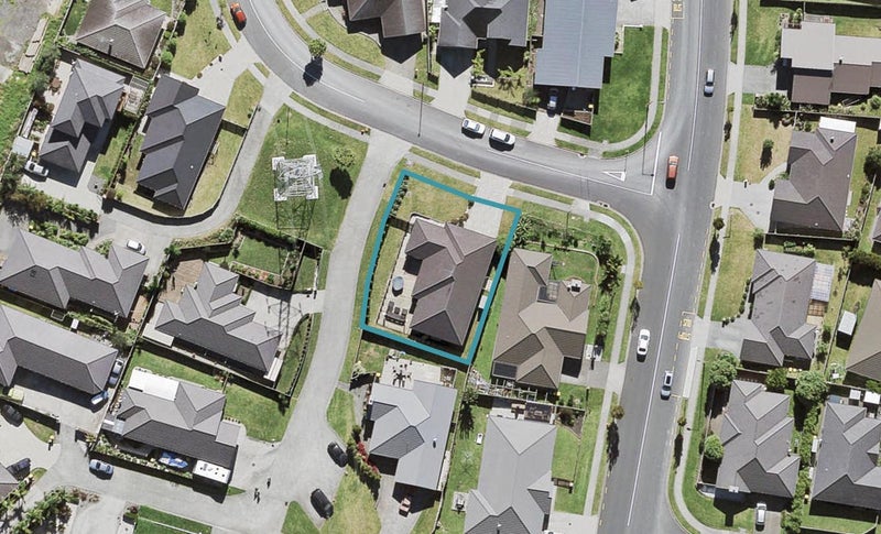 4 McWhirters Farm Lane, Massey, Auckland - Carousel 1