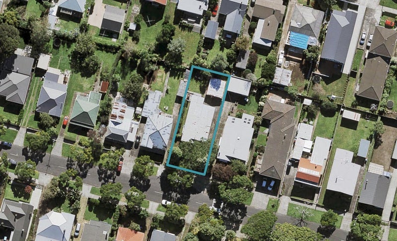 12 Halesowen Avenue, Sandringham, Auckland - Carousel 1