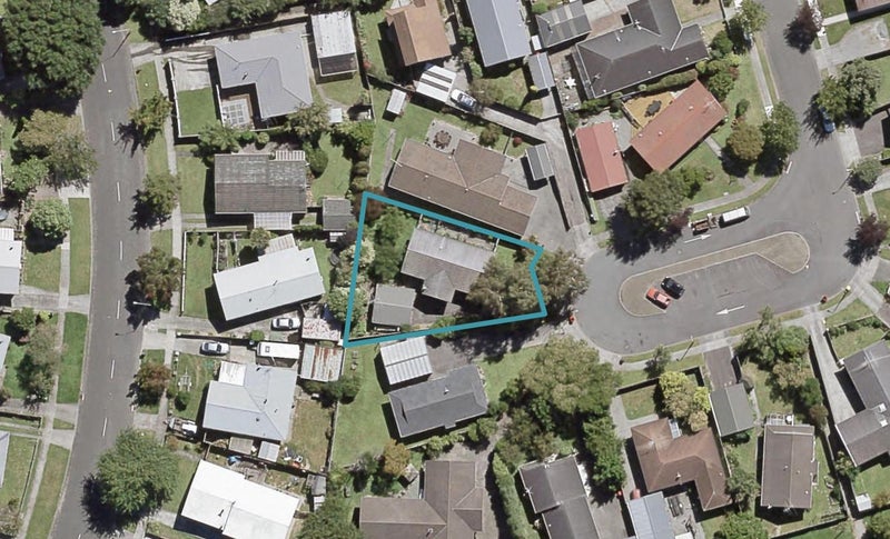 29 Memphis Grove, Totara Park, Upper Hutt - Carousel 1