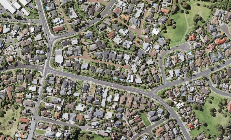 25 Endymion Place, Half Moon Bay, Auckland - Carousel 1