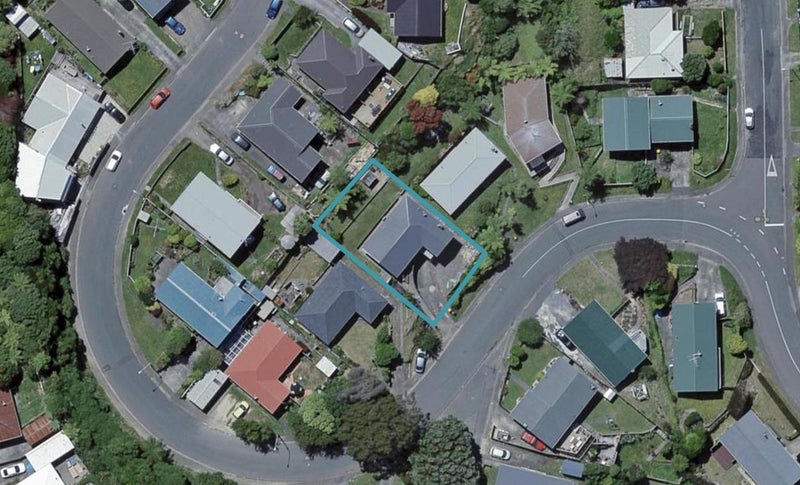 8 Bellringer Crescent, Newlands, Wellington - Carousel 1
