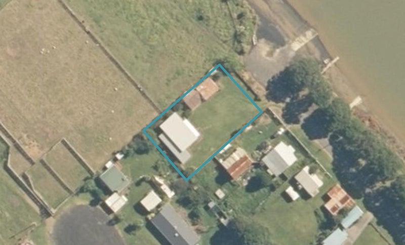 15 Iredale Quay, Awakino, Mōkau - Carousel 1