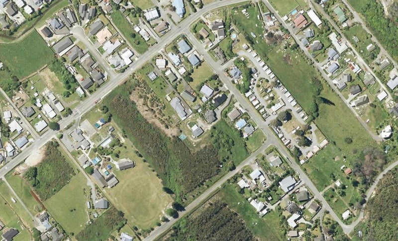 8B Waimarama Street, Waikawa, Picton - Carousel 1