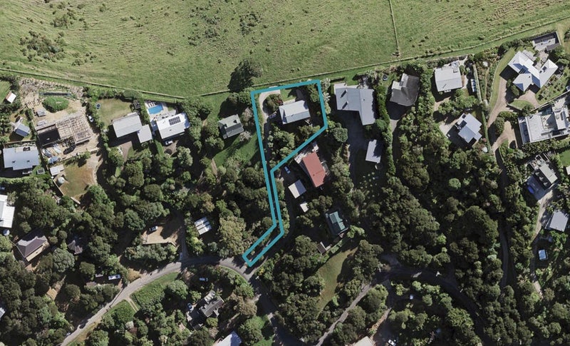 24 View Road, Ostend, Waiheke Island - Carousel 1