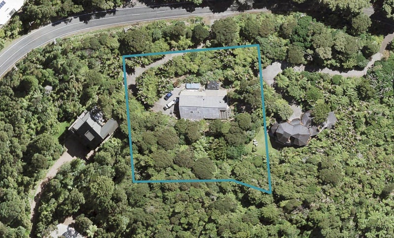 172 Scenic Drive, Titirangi, Auckland - Carousel 1