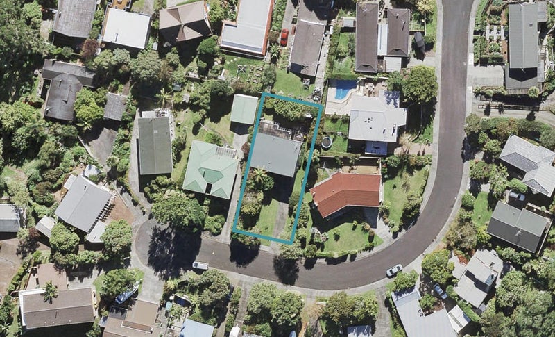 7 Valkyria Place, Beach Haven, Auckland - Carousel 1