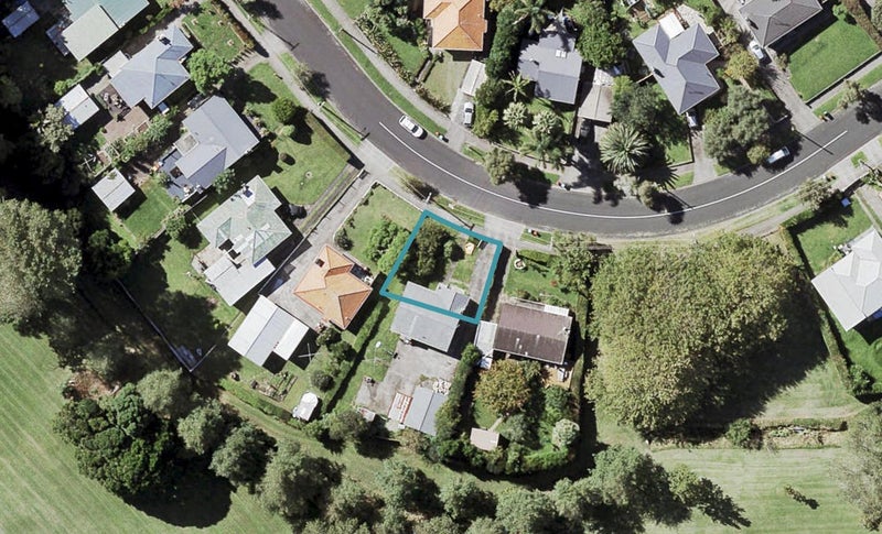 13 Sloane Street, Glen Innes, Auckland - Carousel 1
