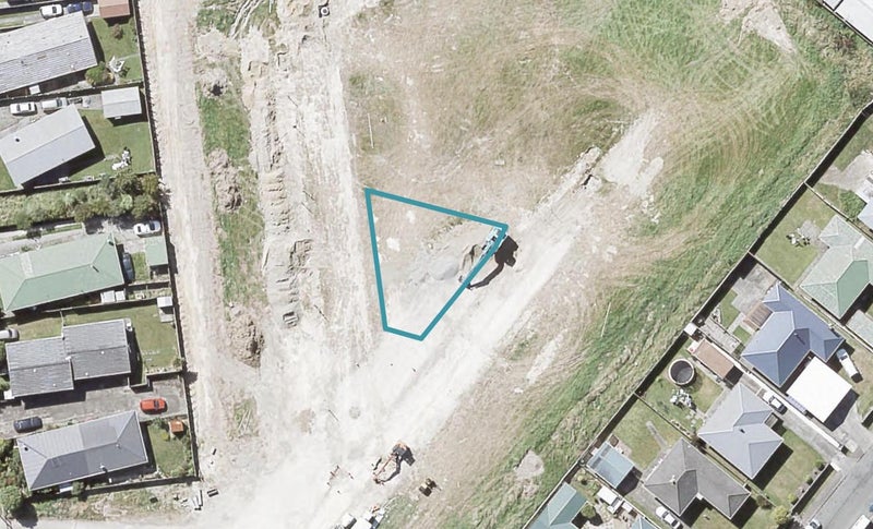 14 Henrietta Maxwell Grove, Wainuiomata, Lower Hutt - Carousel 1
