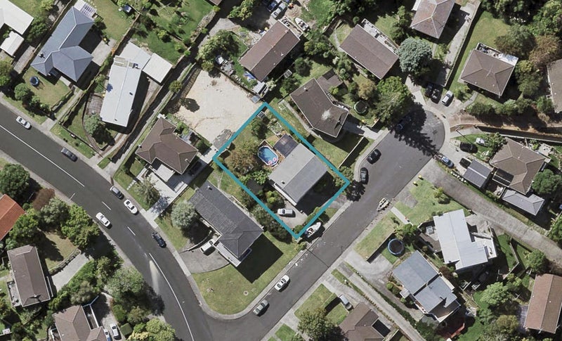 4 Erica Road, Sunnynook, Auckland - Carousel 1