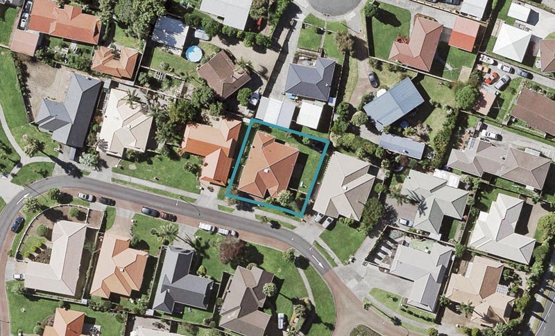 9 Palmcrest Grove, Highland Park, Auckland - Carousel 1