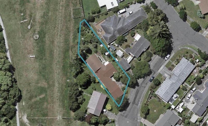 3 Paretai Grove, Waikanae, Waikanae - Carousel 1