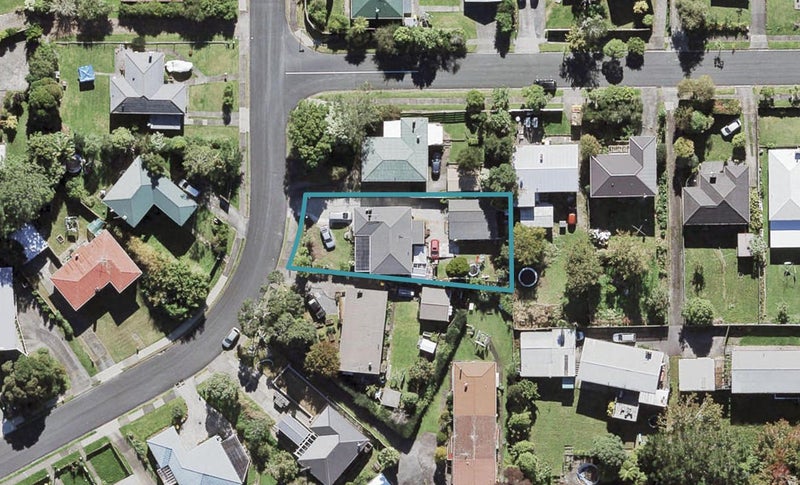 19 Trojan Crescent, New Lynn, Auckland - Carousel 1