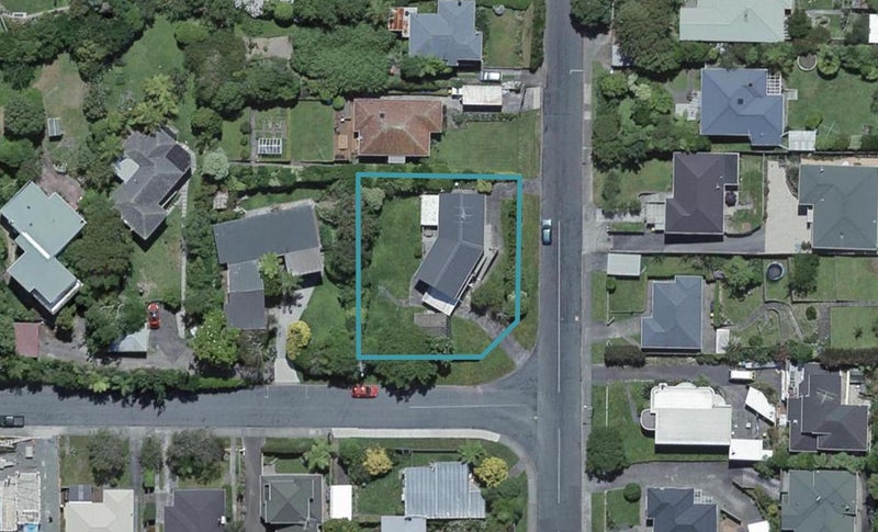 6 Roy Street, Tawa, Wellington - Carousel 1