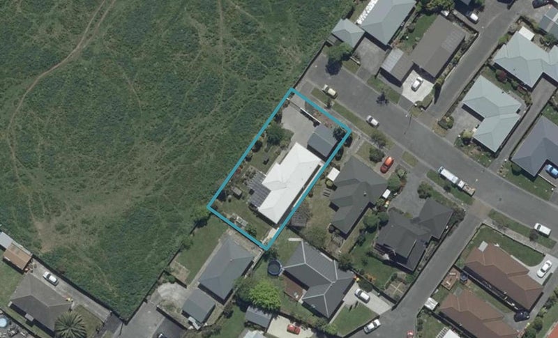 22 Honeysuckle Place, Northcote, Christchurch - Carousel 1
