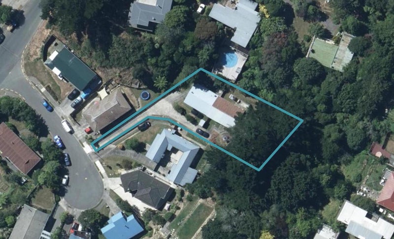2/3 Spruce Grove, Ranui Heights, Porirua - Carousel 1