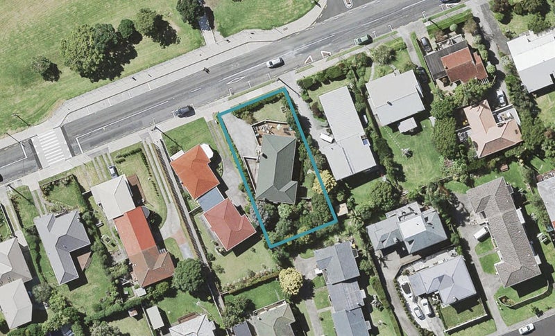 13 Winscombe Street, Belmont, Auckland - Carousel 1