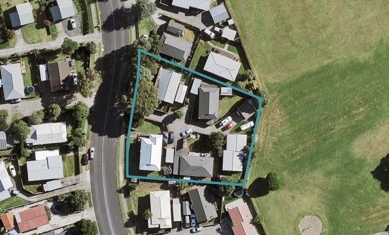 4/15 Barneys Farm Road, Clendon Park, Auckland - Carousel 1
