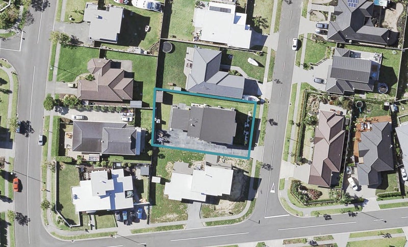 4 Defender Crescent, Beachlands, Auckland - Carousel 1